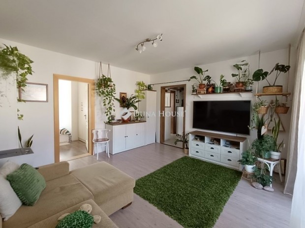 73 nm-es lak�s elad� Debrecen