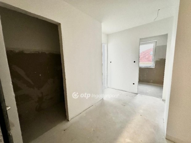 73 nm-es lak�s elad� Kom�rom