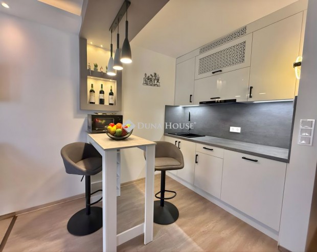 73 nm-es lak�s elad� P�cs