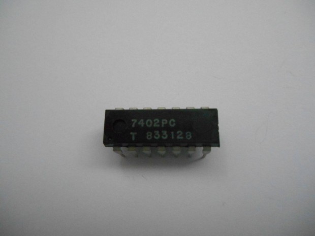 7402PC IC elad