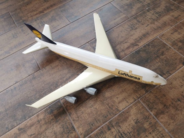 747-es model 1:100 mret 