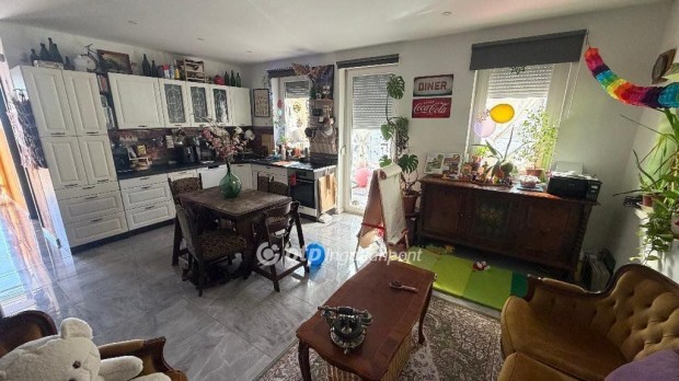 74 nm-es h�z elad� D�legyh�za