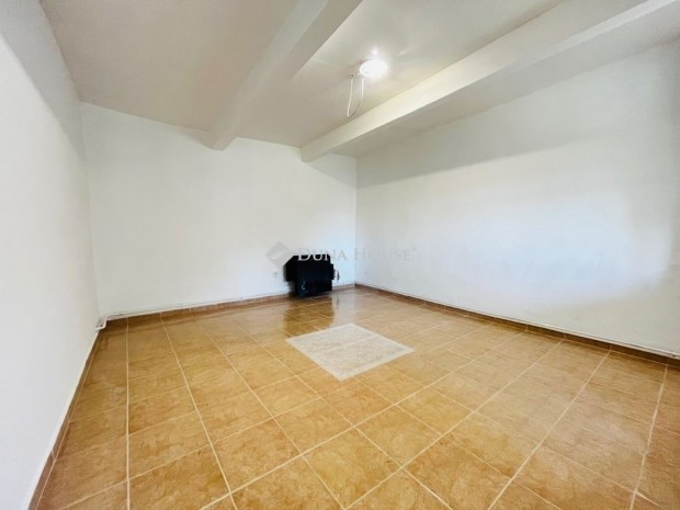 74 nm-es h�z elad� P�nd