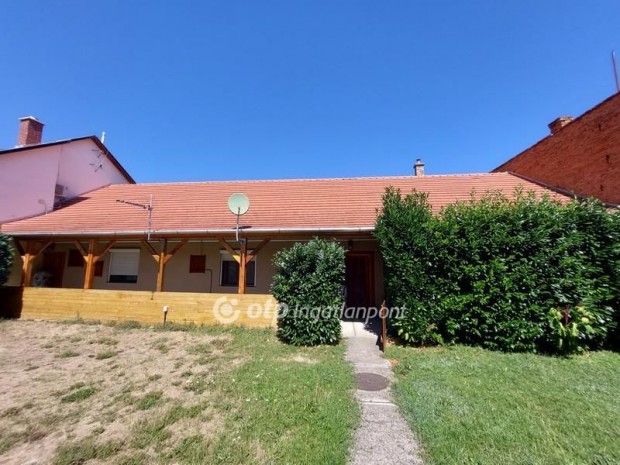 74 nm-es lak�s elad� S�rospatak