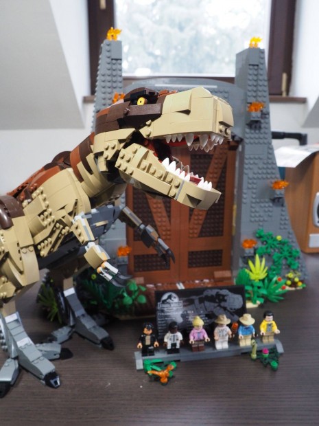 75936 LEGO Jurassic World - T-Rex tombols