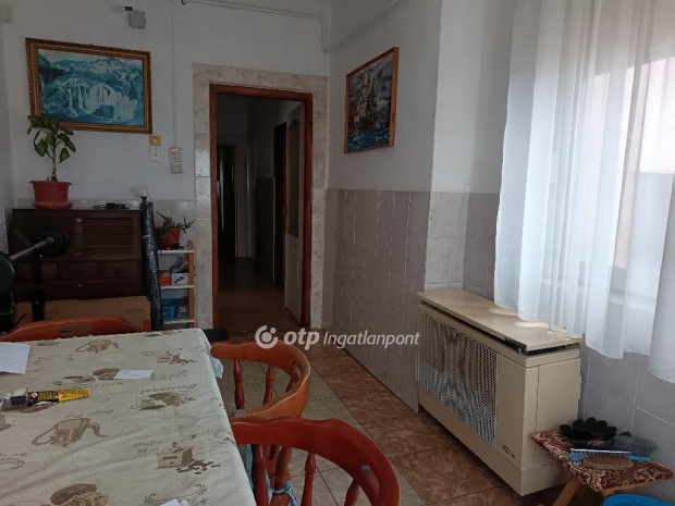 75 nm-es h�z elad� Bihartorda