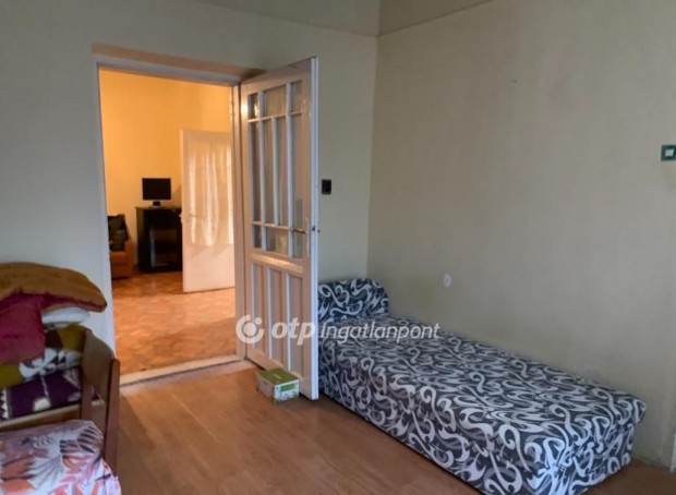 75 nm-es h�z elad� Cegl�d