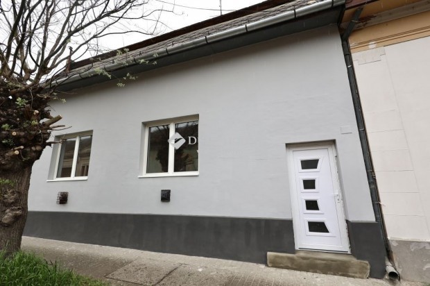 75 nm-es h�z elad� Tolna