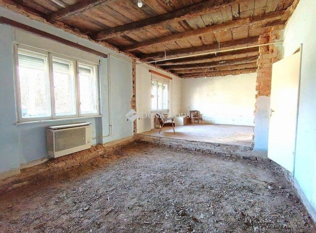 75 nm-es h�z elad� �jk�r #5085553