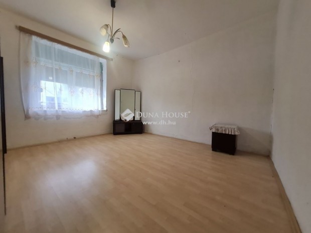 75 nm-es h�z elad� Zics