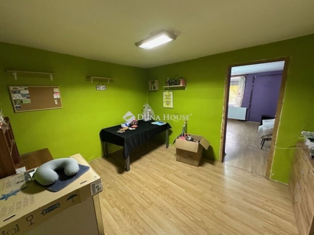 75m2, 3 szoba, nagy telek