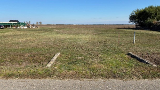 760 nm-es �p�t�si telek elad�