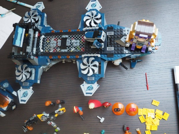 76153 LEGO Super Heroes - Bosszllk Helicarrier