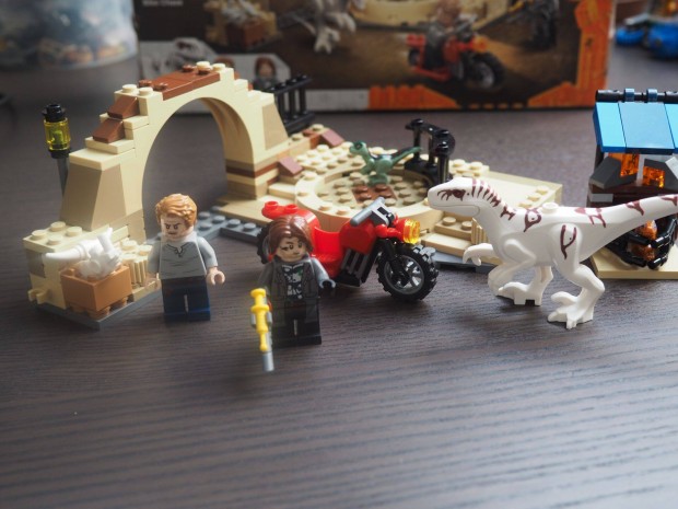 76945 LEGO Jurassic World - Atrociraptor dinoszaurusz motoros ldzs