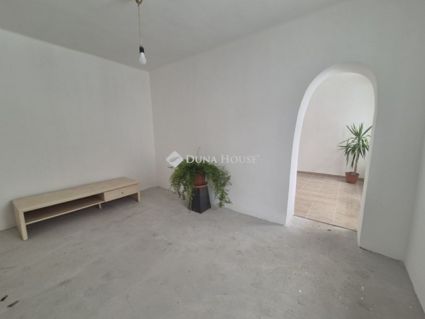 76 nm-es h�z elad� Iregszemcse