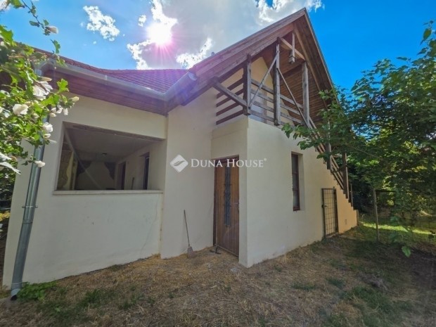 76 nm-es h�z elad� Velence