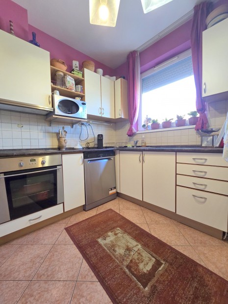 76nm-es vil�gos lak�s Zalaegerszeg belv�ros�ban