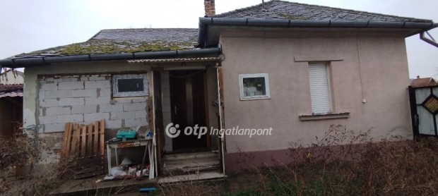 77 nm-es h�z elad� J�sz�roksz�ll�s