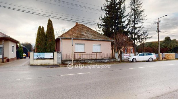 77 nm-es h�z elad� Sziksz�