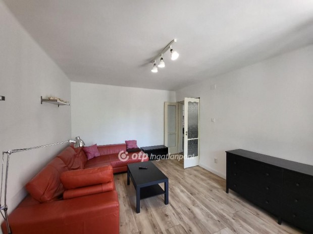 77 nm-es lak�s elad� Si�fok
