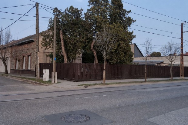 77nm-es, 2 szob�s, 2 lak�ss� alak�that� ingatlan ELAD�  a XX. ker�letb