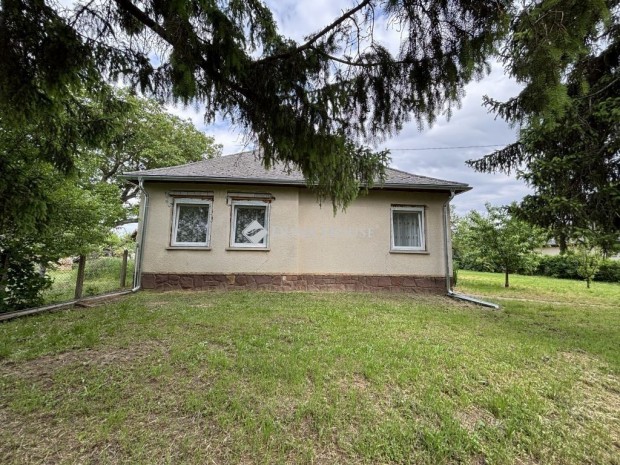 79 nm-es h�z elad� Nagyber�ny