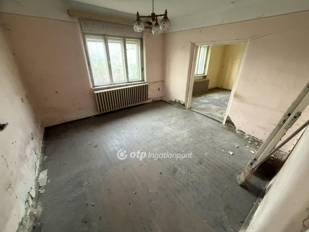 79 nm-es h�z elad� Tiszak�cske