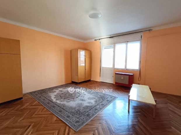 79 nm-es lak�s elad� Csongr�d