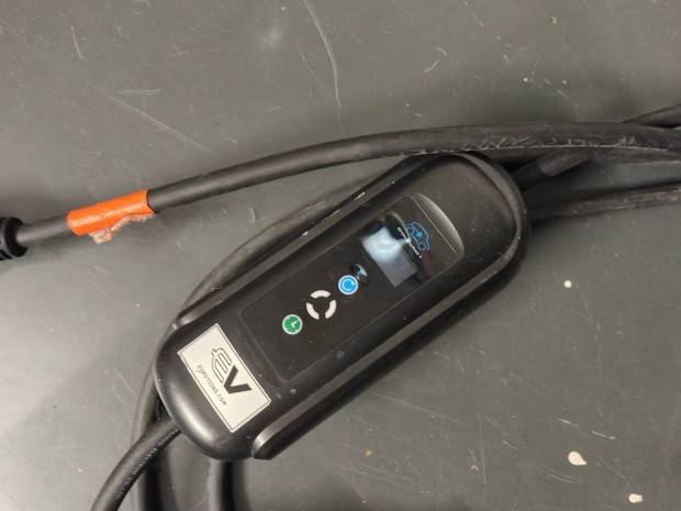 7,3Kw-os 1 fzis 32A Type 2 elektromos aut tlt