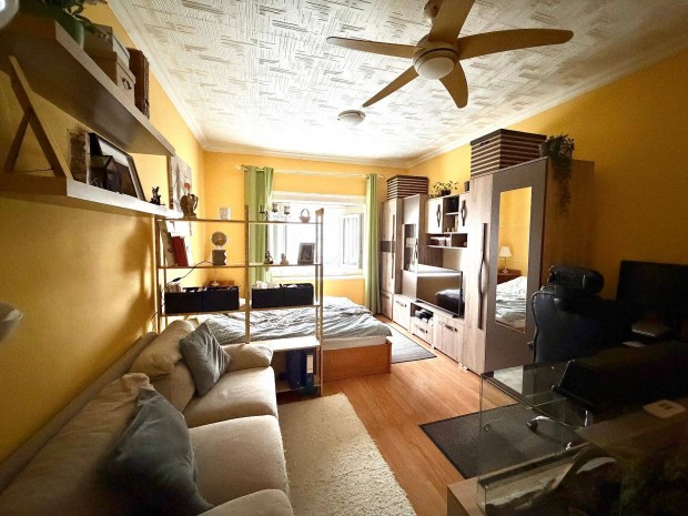 7. ker�let Izabella utcai lak�s Magyar Sz�nh�zn�l