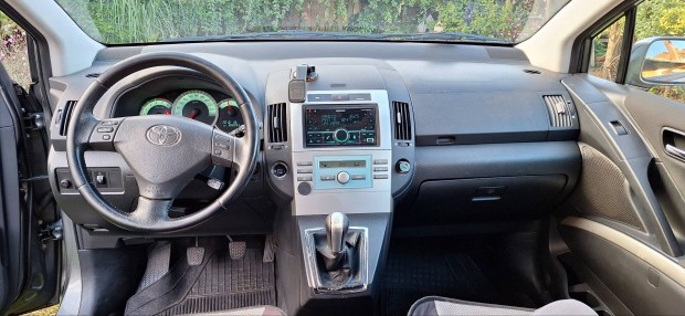 7 személyes Toyota Corolla Verso 1.8 VVT-i Garázsban tartott!
