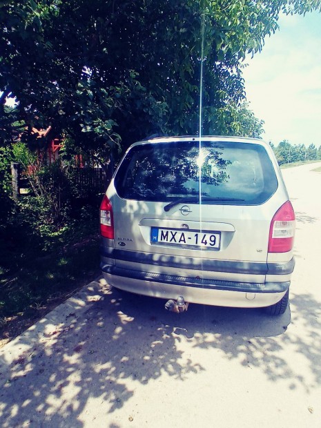 7 szemlyes Zafira gurulna