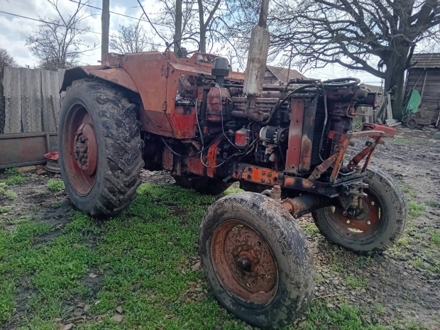 80-as mtz traktor Alkatrsznek elad 