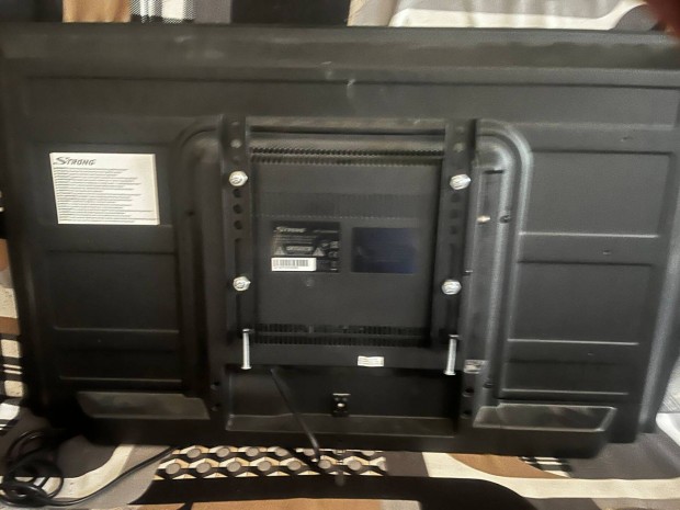 80 cm-es LCD TV Strong eladó