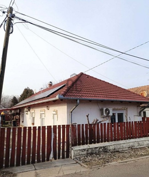 80 nm-es h�z elad� Albertirsa