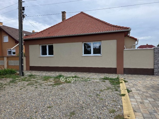 80 nm-es h�z elad� Beretty��jfalu