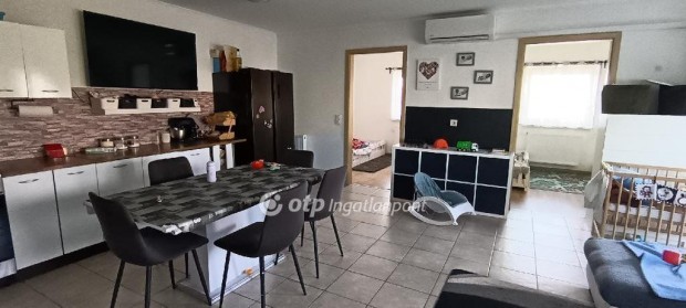 80 nm-es h�z elad� D�legyh�za