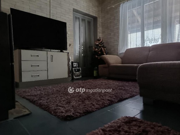 80 nm-es h�z elad� Hajd�szov�t