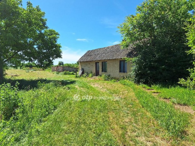 80 nm-es h�z elad� Tiszaf�red