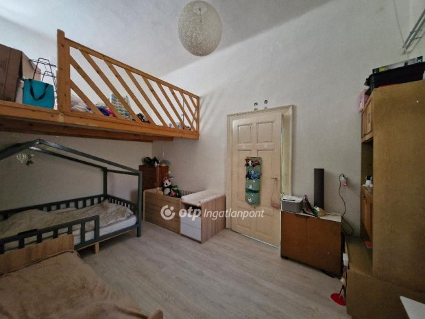 80 nm-es lak�s elad� Nagyk�r�s