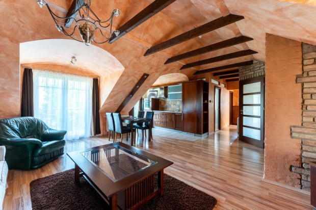 80 nm-es lak�s elad� Sz�kesfeh�rv�r