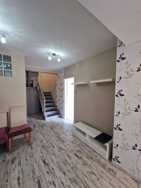 80 nm-es sorh�zi lak�s kis kerttel elad�