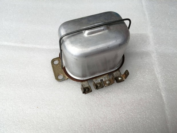 8106.7/2 Feszltsgszablyoz 6V 60W MZ Es ETS Trophy