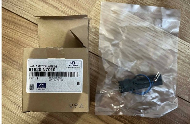 81820N7010 Hyundai Tucson NX4 csomagt�r nyit� gomb