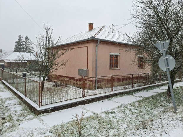 81 nm-es h�z elad� Balassagyarmat