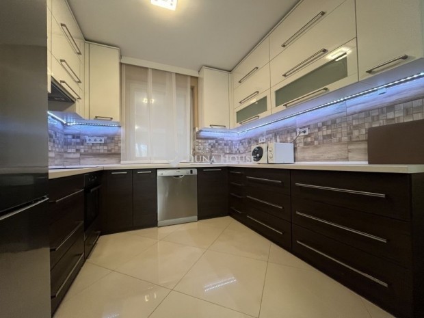 81 nm-es h�z elad� Kecskem�t