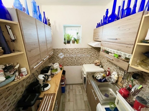 81 nm-es h�z elad� Lovasber�ny