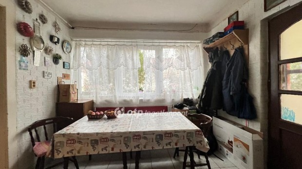 81 nm-es h�z elad� Nagyt�lya