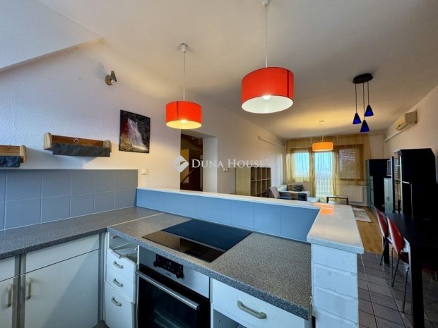 81 nm-es lak�s elad� Balatonf�red