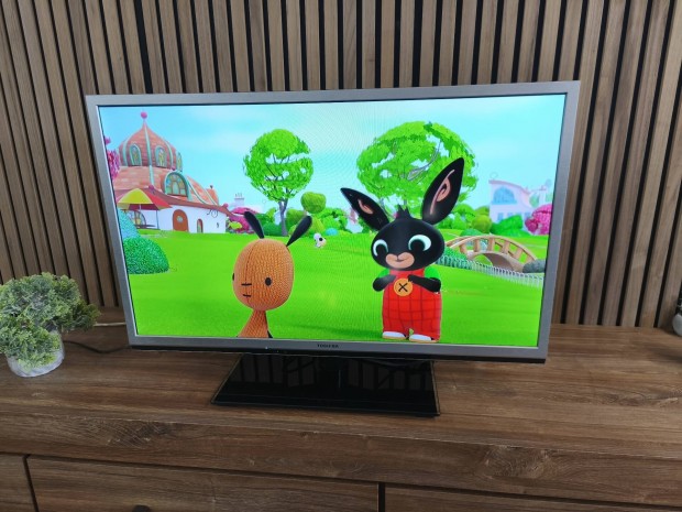 82CM Full HD LED TV. Mindig TV. Usb .